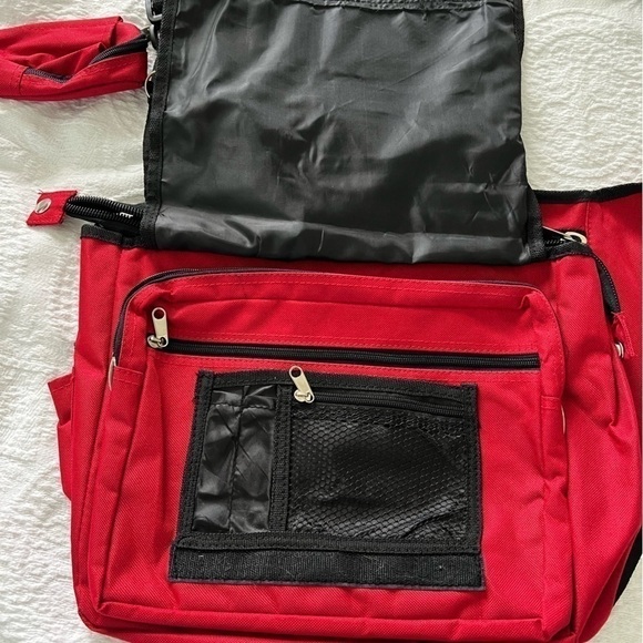 AMERICAN UNI: NEW Red Messenger Bag With Compartments and Key Ring purse. Size M - Picture 4 of 13